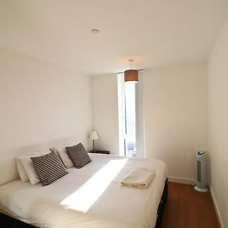 Bracknell Rwh Beautiful Two Bedroom Apartment Exterior photo