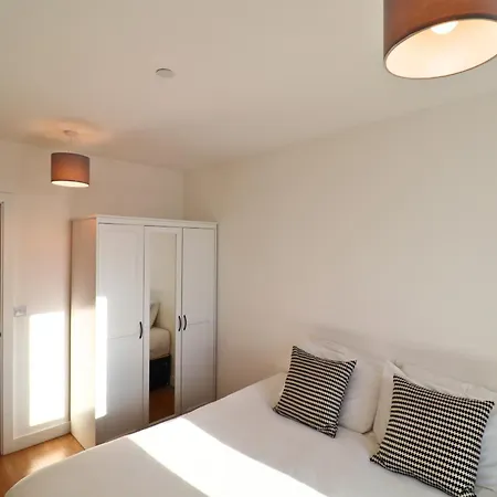 Bracknell Rwh Beautiful Two Bedroom Apartment Exterior photo