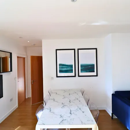 Bracknell Rwh Beautiful Two Bedroom Apartment Exterior photo