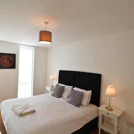 Bracknell Rwh Beautiful Two Bedroom Apartment Exterior photo