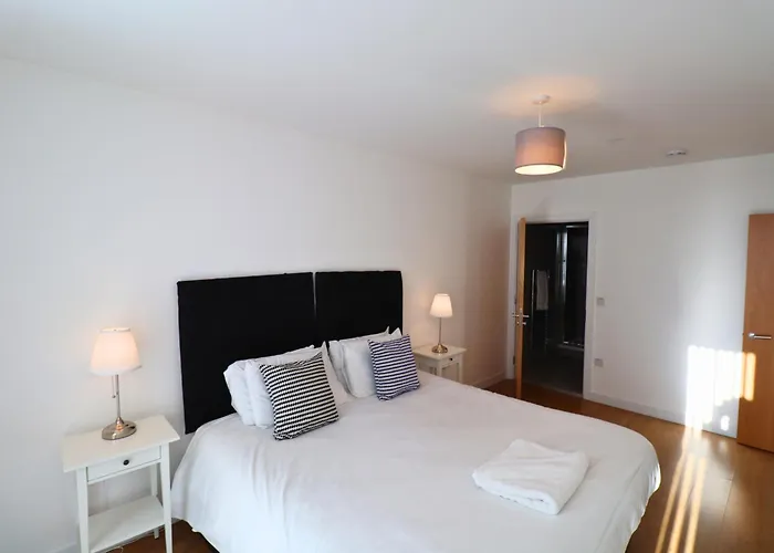 Bracknell Rwh Beautiful Two Bedroom Apartment