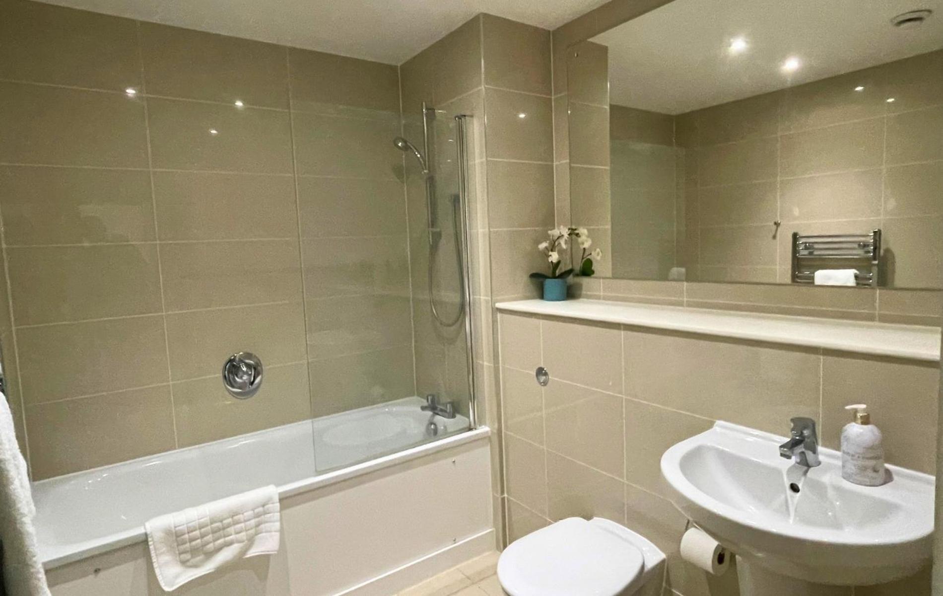 Apartment Rwh Beautiful Two Bedroom