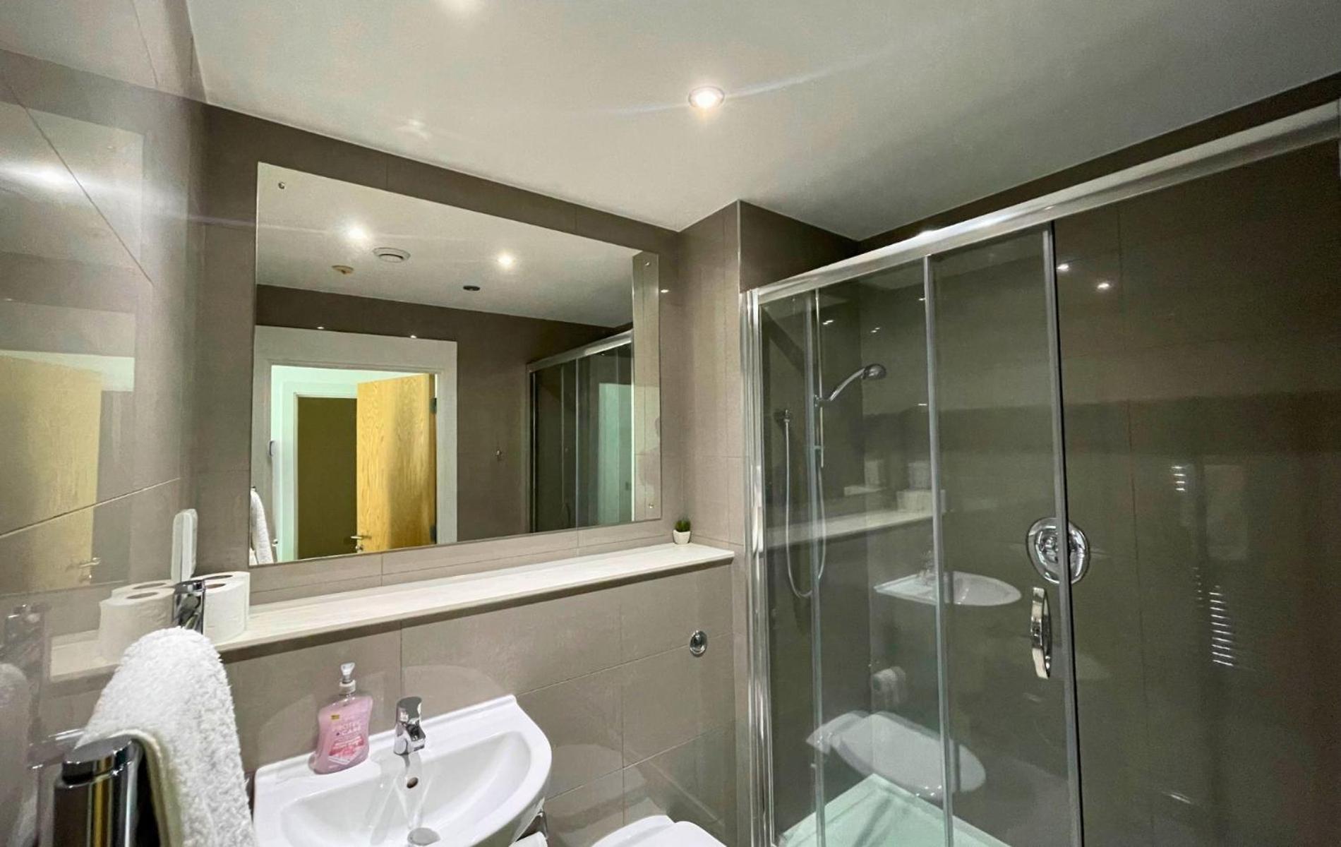 Apartment Rwh Beautiful Two Bedroom