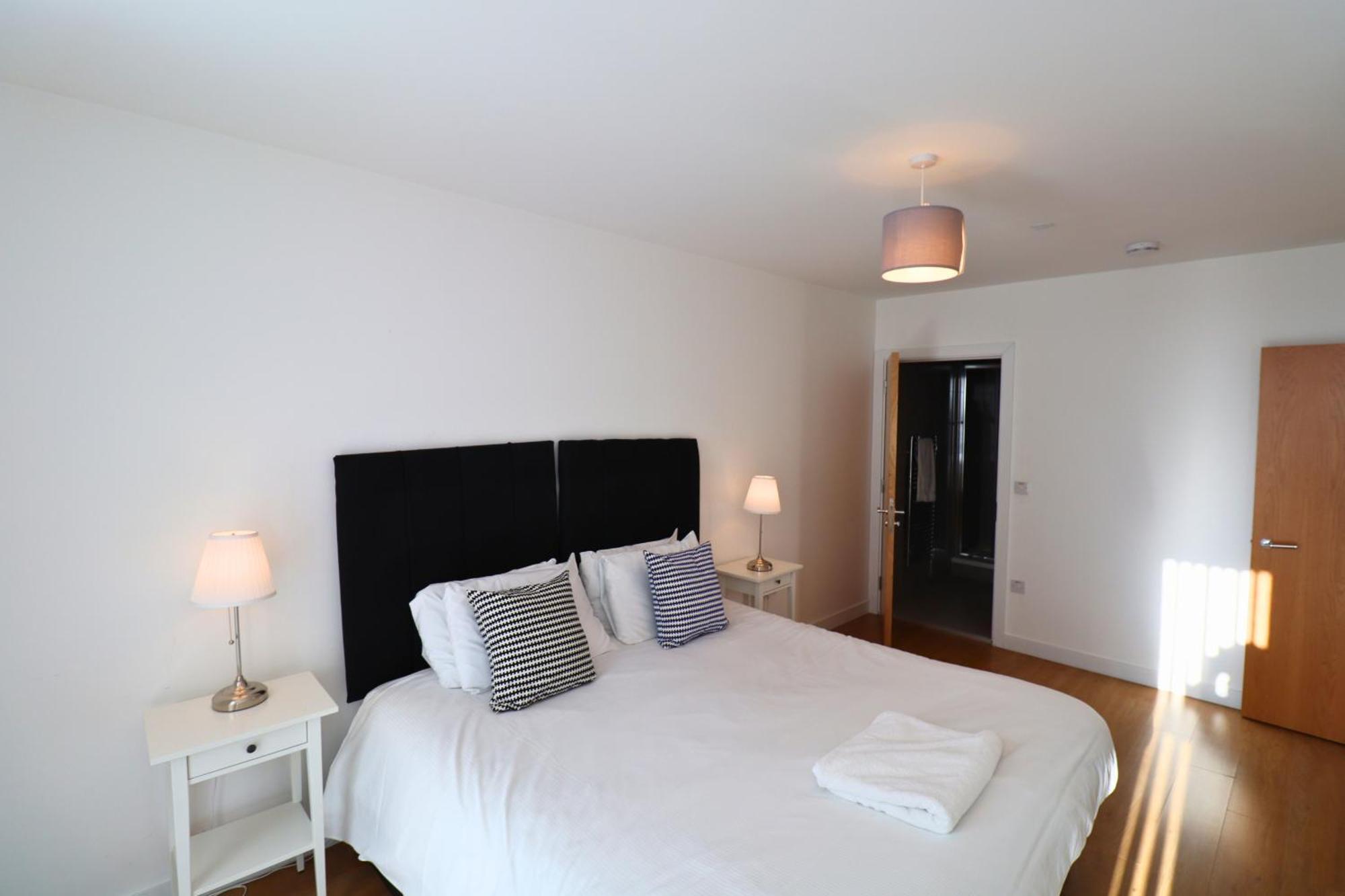 Rwh Beautiful Two Bedroom Apartment *